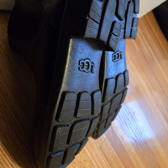 Size 9 waterproof Uggs - Picture 5 of 7